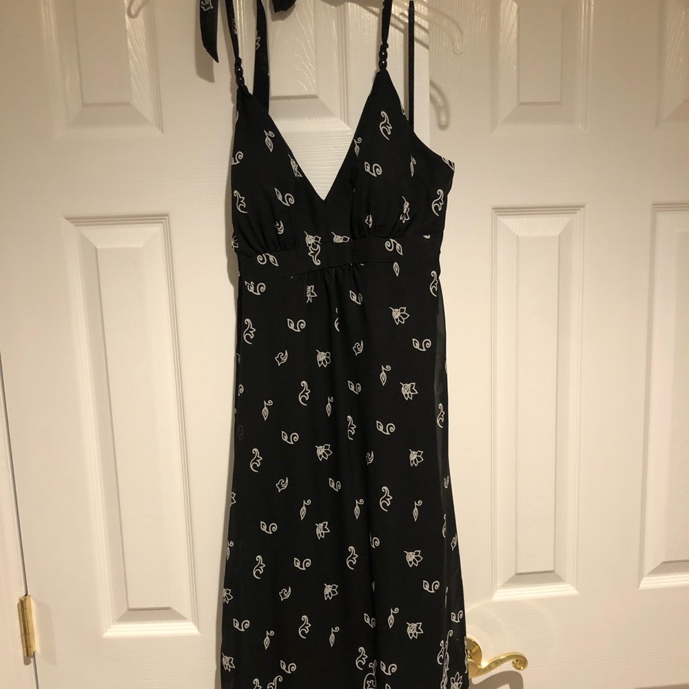 NWT BLACK/WHITE SPAGHETTI STRAP MAXI DRESS